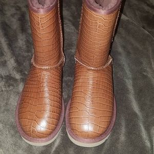 New size 8 UGG